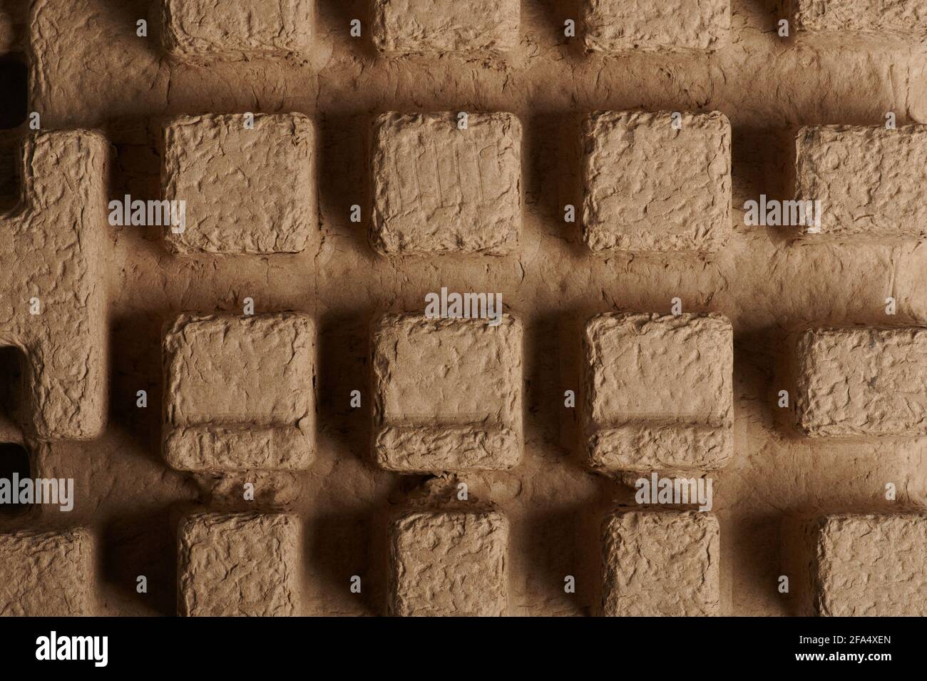 Tema spedizione fragile. Riciclare lo sfondo della carta della confezione di cartone Foto Stock