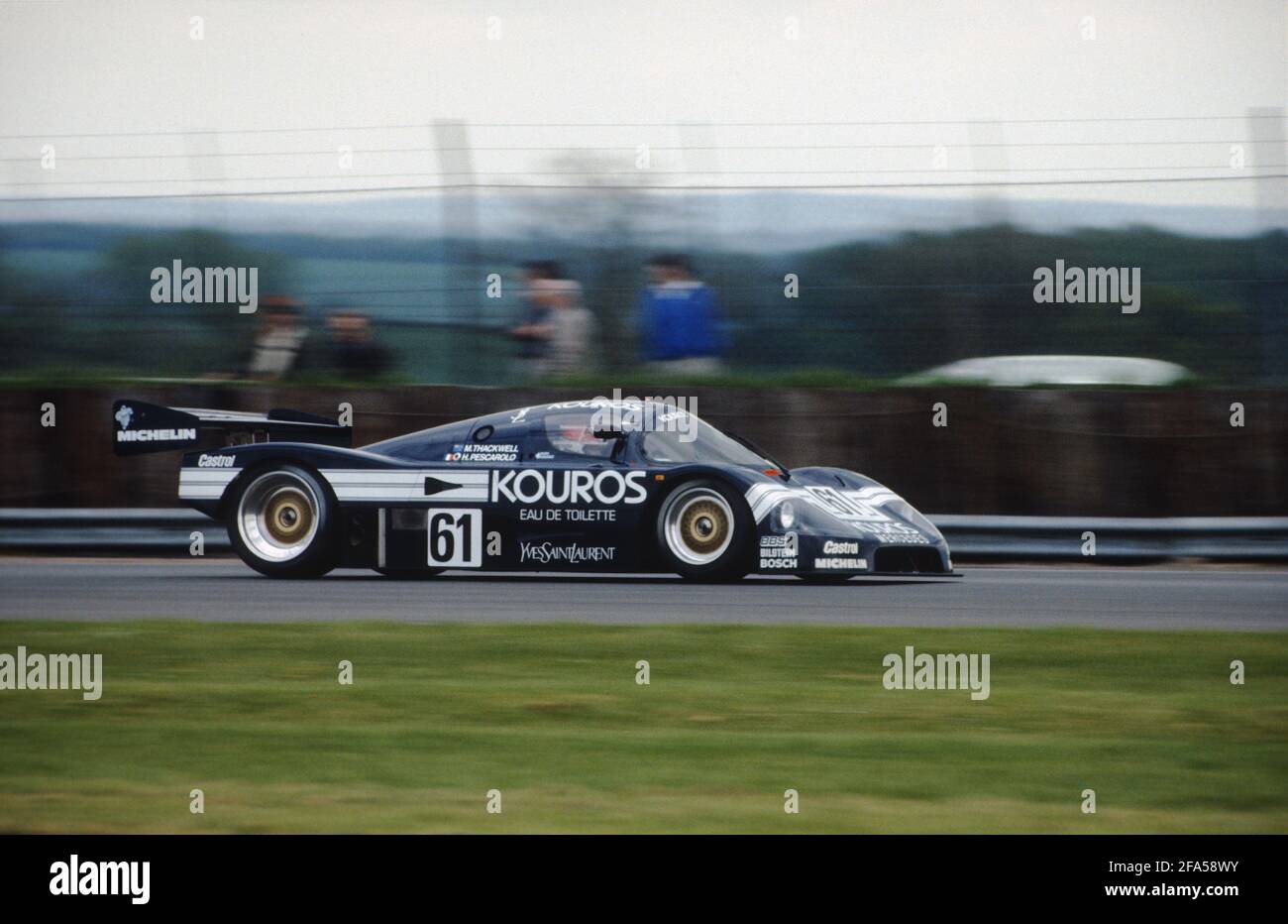 La Sauber C9 di Henri Pescarolo e Mike Thackwell durante la gara 1987 di Silverstone 1000km. Foto Stock
