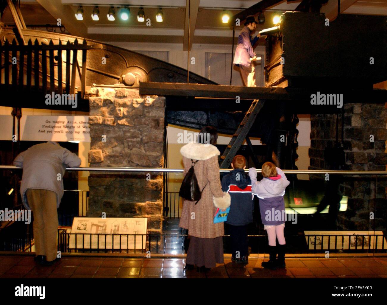 IL MOTORE DI POMPAGGIO ATMOSFERICO DI THOMAS NEWCOMEN NEL VAPORE SALA MOTORI AL MUSEO DELLA SCIENZA.30/12/04 PILSTON Foto Stock