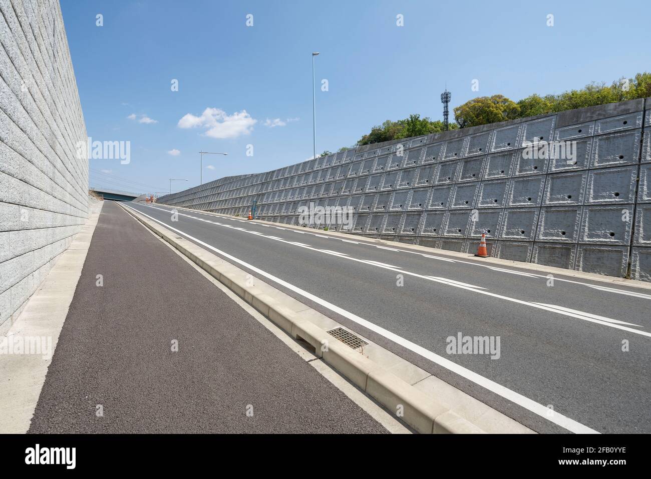 Parete esterna della superstrada Tomei, Isehara City, Prefettura di Kanagawa, Giappone. Foto Stock
