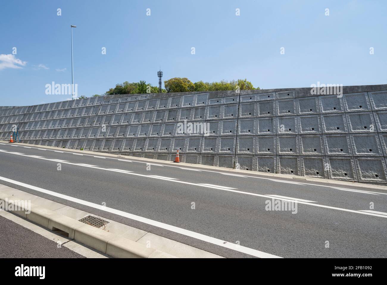 Parete esterna della superstrada Tomei, Isehara City, Prefettura di Kanagawa, Giappone. Foto Stock