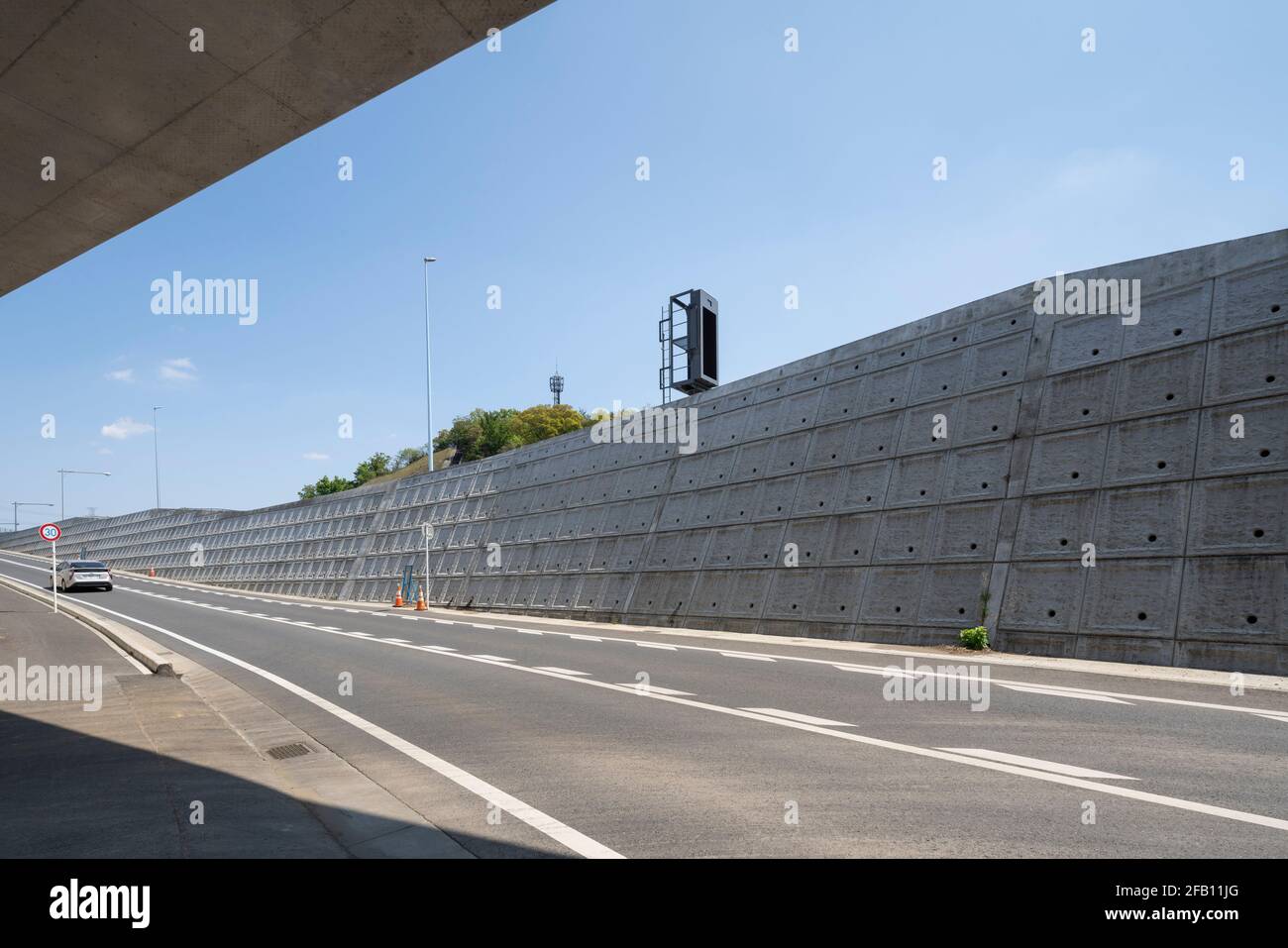 Parete esterna della superstrada Tomei, Isehara City, Prefettura di Kanagawa, Giappone. Foto Stock