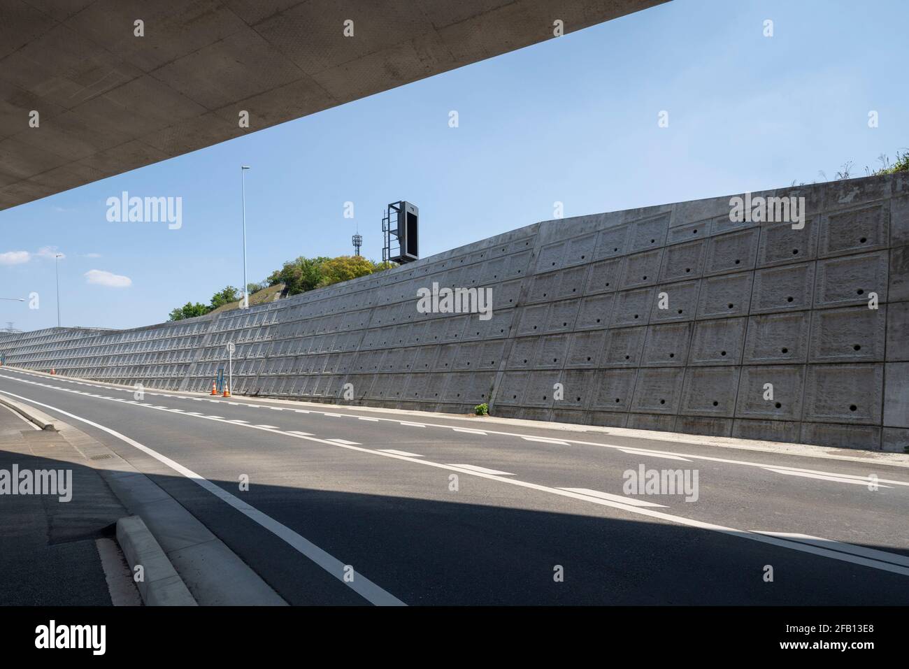 Parete esterna della superstrada Tomei, Isehara City, Prefettura di Kanagawa, Giappone. Foto Stock