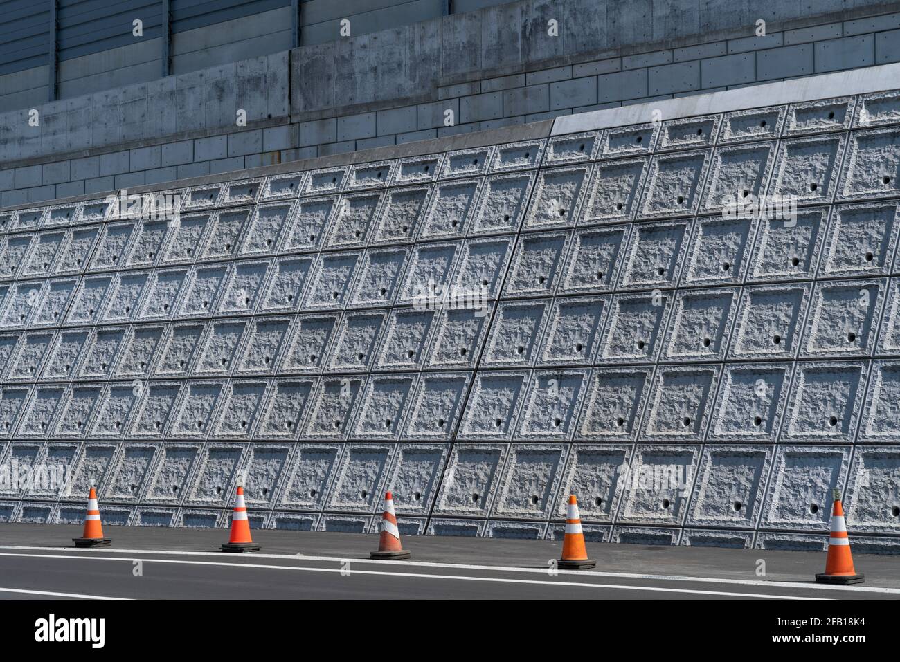 Parete esterna della superstrada Tomei, Isehara City, Prefettura di Kanagawa, Giappone. Foto Stock