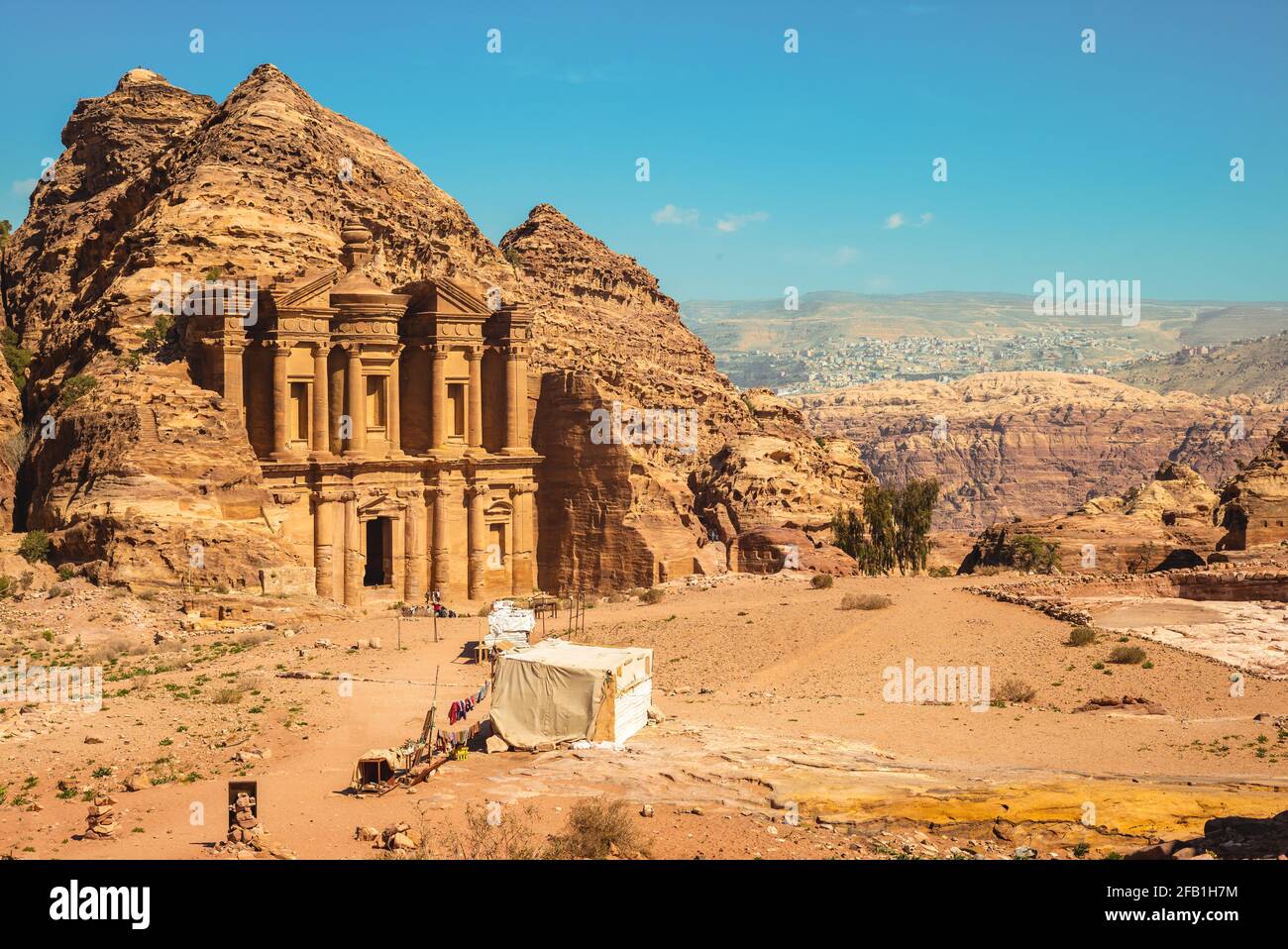 Facciata di ad Deir, alias il Monastero, situato a petra, giordania Foto Stock