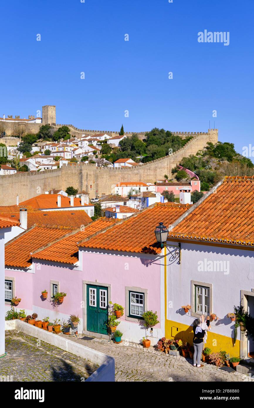 Obidos, un tradizionale borgo medievale portato alle brughiere nel 12 ° secolo. Portogallo Foto Stock