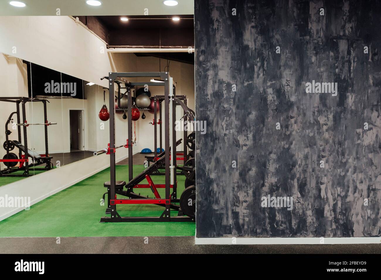 Palestra con macchina per esercizi Foto Stock