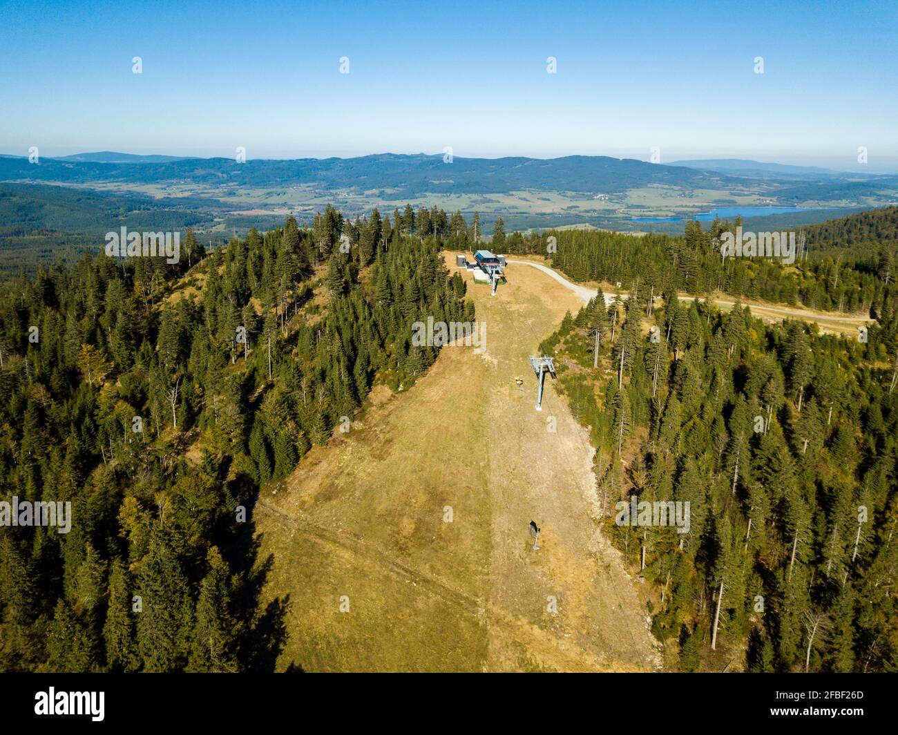 Vista aerea sul comprensorio sciistico di Hochficht in autunno, Baviera, Germania Foto Stock