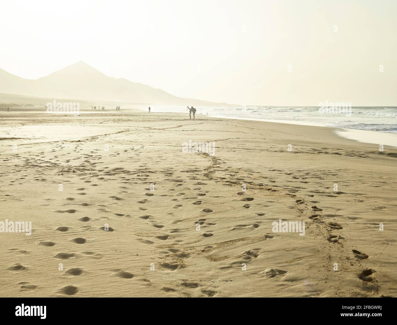 Spagna, Isole Canarie, Fuerteventura, Sandy spiaggia Playa de Cofete al tramonto Foto Stock