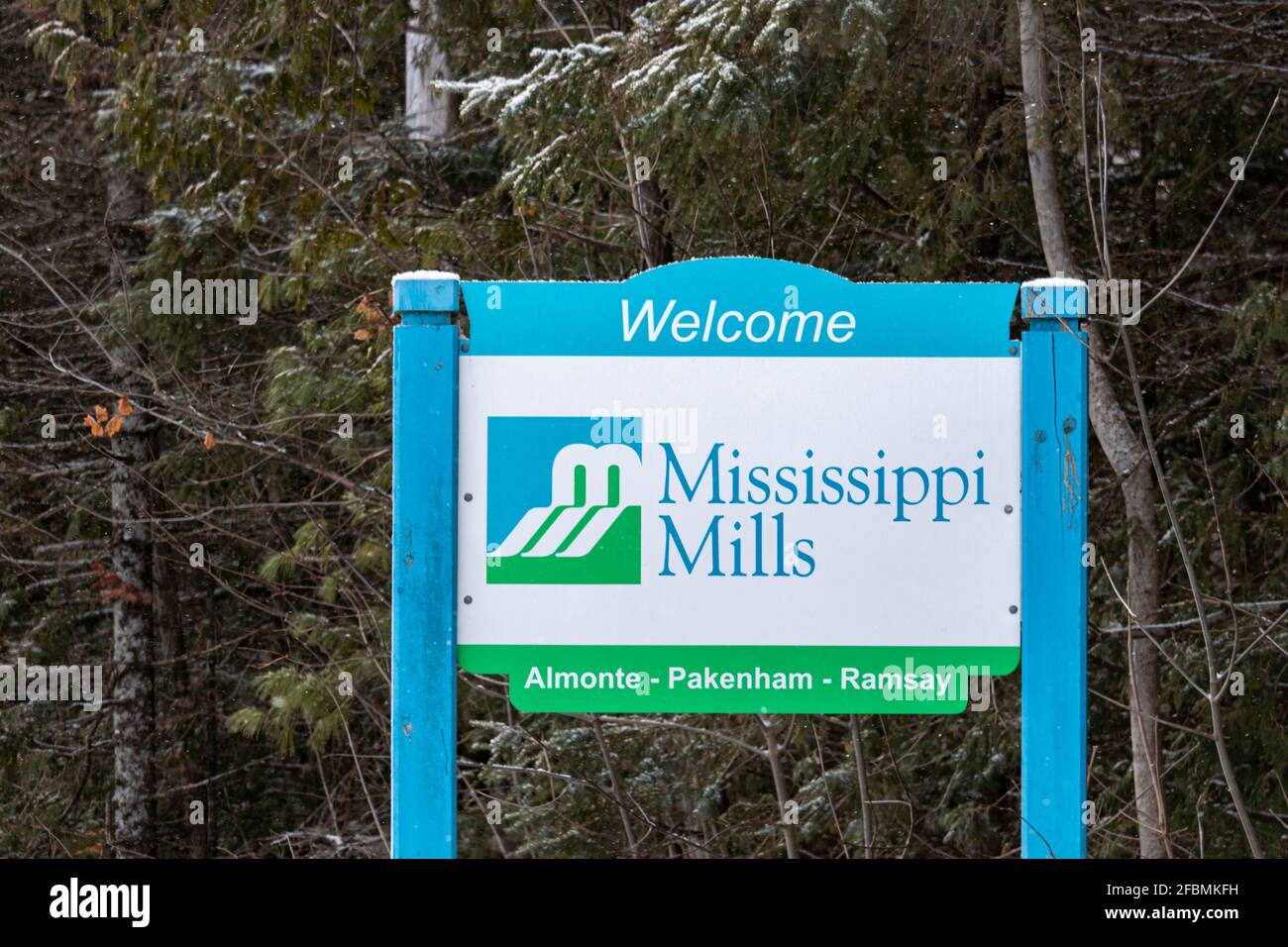 Mississippi Mills, ON, Canada - 12/11/2019: Un cartello di benvenuto per la città di Mississippi Mills. Foto Stock