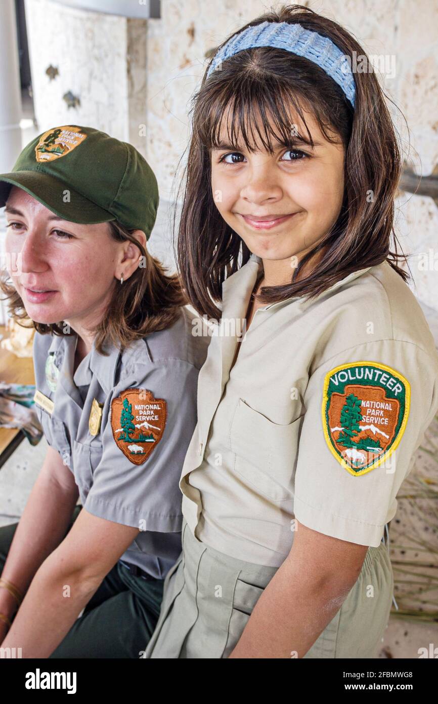 Miami Florida,Homestead Biscayne National Park,Hispanic donna femmina parco ranger studentessa ragazza volontario, indossare uniforme patch, Foto Stock