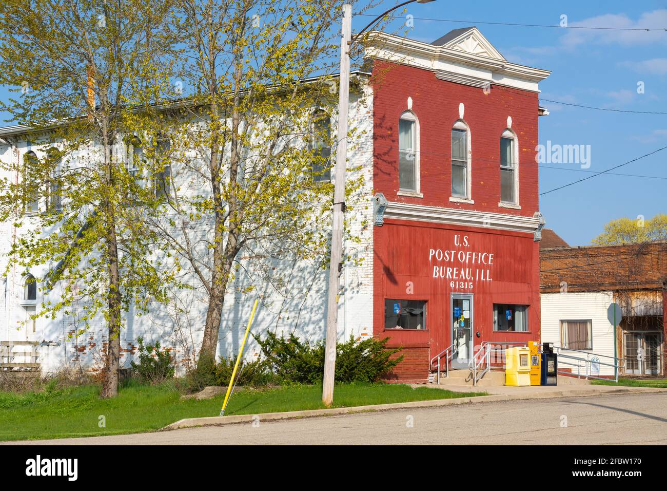 Bureau Junction, Illinois - Stati Uniti - 22 aprile 2021: L'Ufficio postale di Bureau Junction nella piccola città del Midwest. Foto Stock