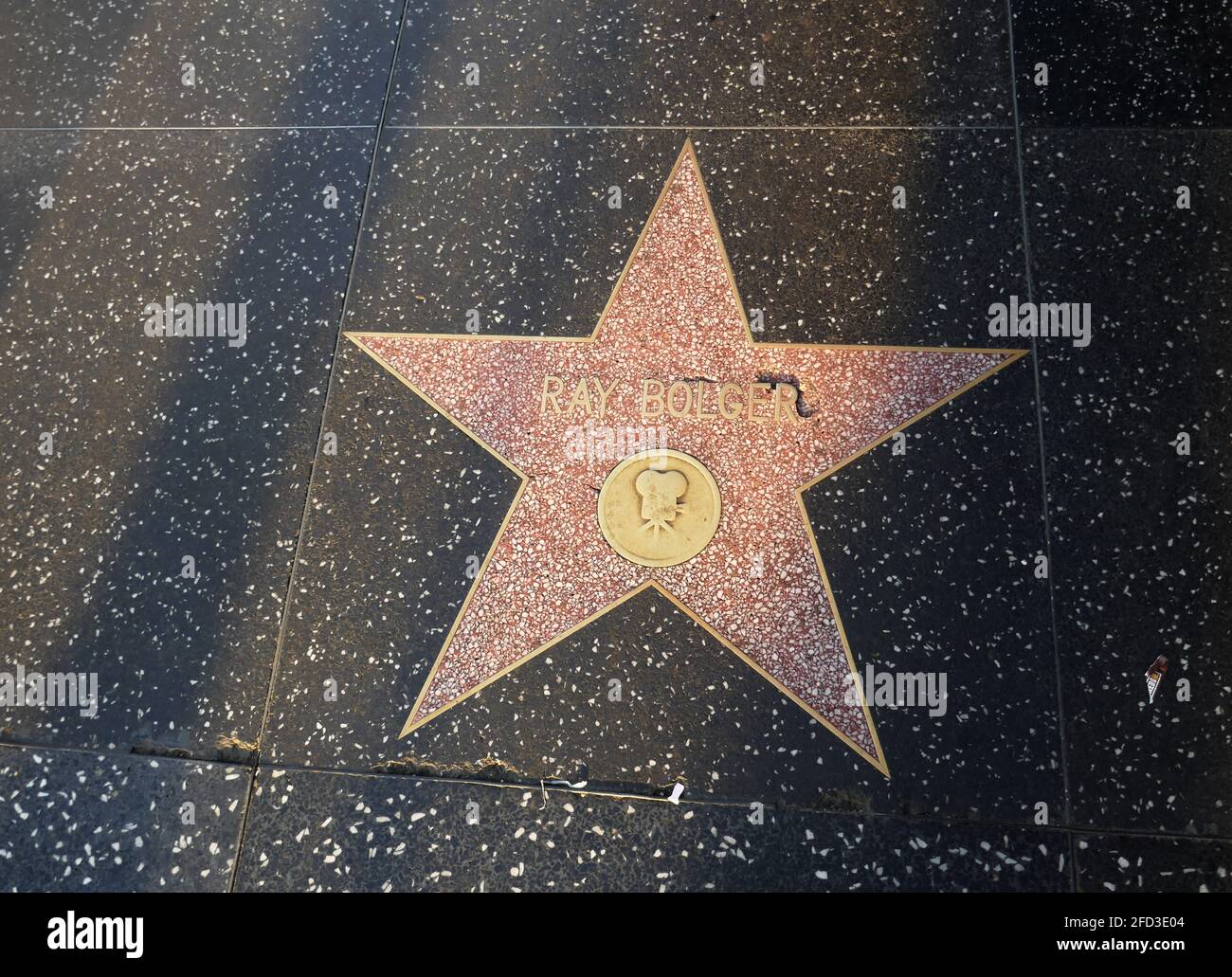 Hollywood, California, USA 17 aprile 2021 una visione generale dell'atmosfera dell'attore Ray Bolger's Star sulla Hollywood Walk of Fame il 17 aprile 2021 a Hollywood, California, USA. Foto di Barry King/Alamy Stock foto Foto Stock