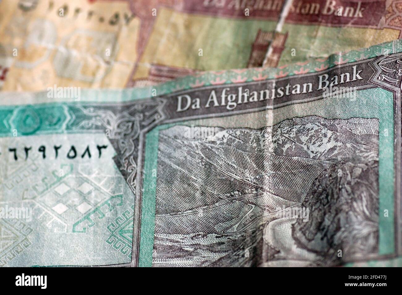 Banconote in Afghanistan in valuta afghana. Note usate, vista angolata. Può essere utilizzato come sfondo. Foto Stock