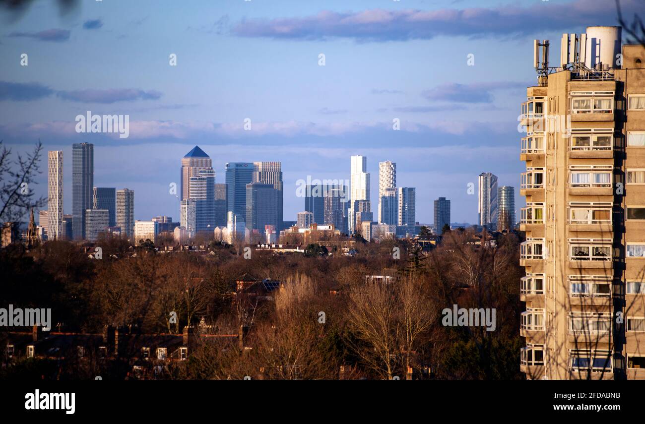 Londra, Regno Unito - 26 febbraio 2021: Vista dello skyline di Londra da West Norwood Park Foto Stock