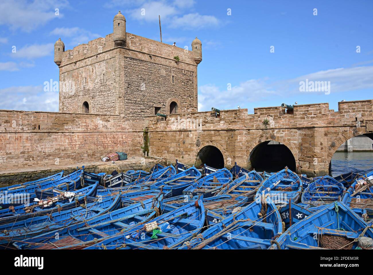 PORTO DI MAROCCO-ESSAOUIRA e città balneare sulla costa atlantica, la sua medina è protetta dalla Skala de la Kasbah, un XVIII secolo Foto Stock