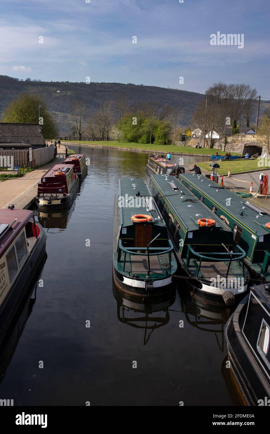 Chiatte le barche strette sul canale di Llangollen a Pontcysyllte, l'acquedotto più alto del Regno Unito, il Galles Foto Stock