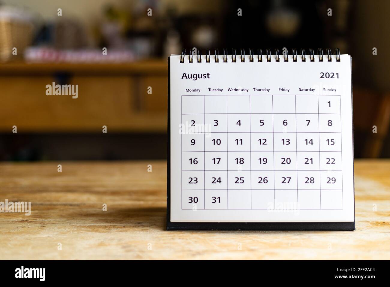 Calendario Agosto 2021 - pagina del mese che mostra la data su legno tabella Foto Stock