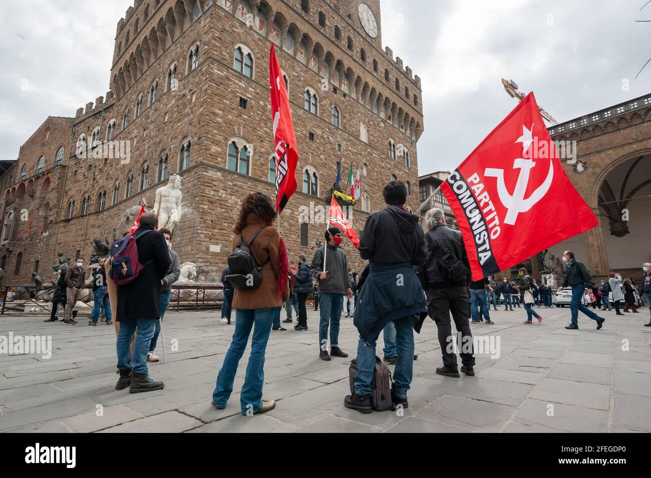 Membri del partito comunista, durante una manifestazione in città. Foto Stock