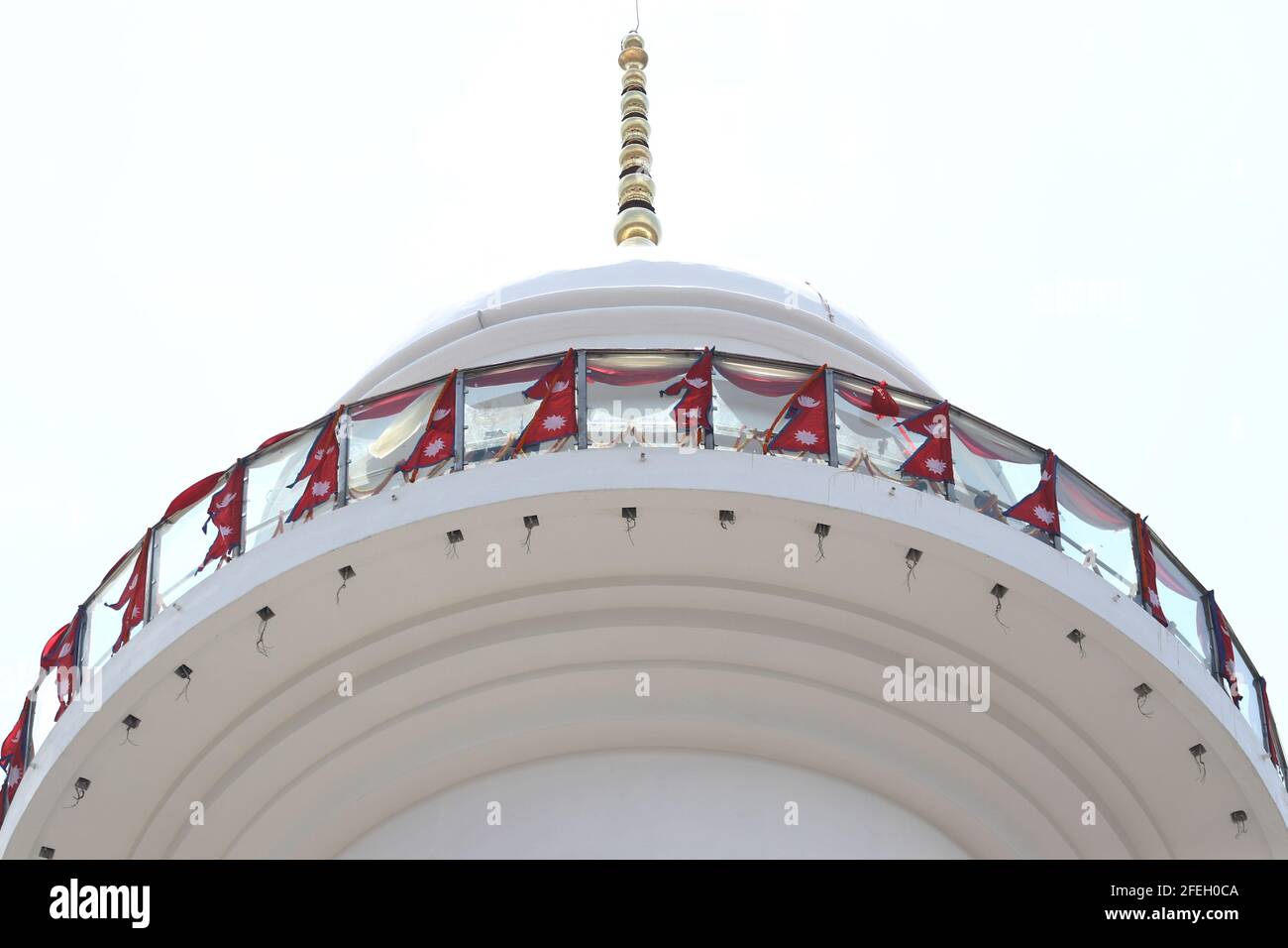 Kathmandu, NE, Nepal. 24 Apr 2021. Il primo ministro del Nepal KP Sharma oli inaugura una replica della storica torre di Dharahara, crollata nel terremoto del 2015, a Kathmandu, Nepal, il 24 aprile 2021. Credit: Aryan Dhimal/ZUMA Wire/Alamy Live News Foto Stock
