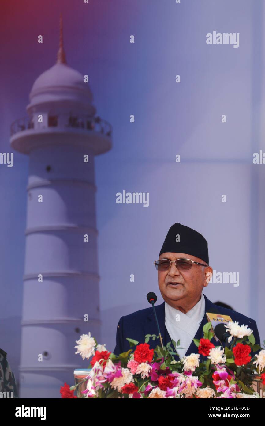 Kathmandu, NE, Nepal. 24 Apr 2021. Il primo ministro del Nepal KP Sharma oli inaugura una replica della storica torre di Dharahara, crollata nel terremoto del 2015, a Kathmandu, Nepal, il 24 aprile 2021. Credit: Aryan Dhimal/ZUMA Wire/Alamy Live News Foto Stock