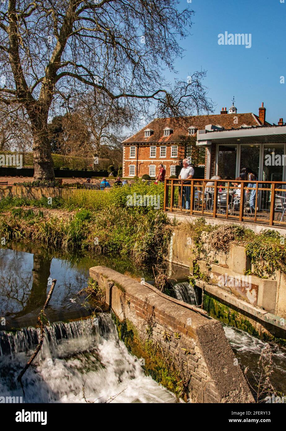 Hall Place, giardini e caffetteria. Bexley, Kent. Foto Stock Hall Place, giardini e caffetteria. Bexley, Kent. Foto Stock