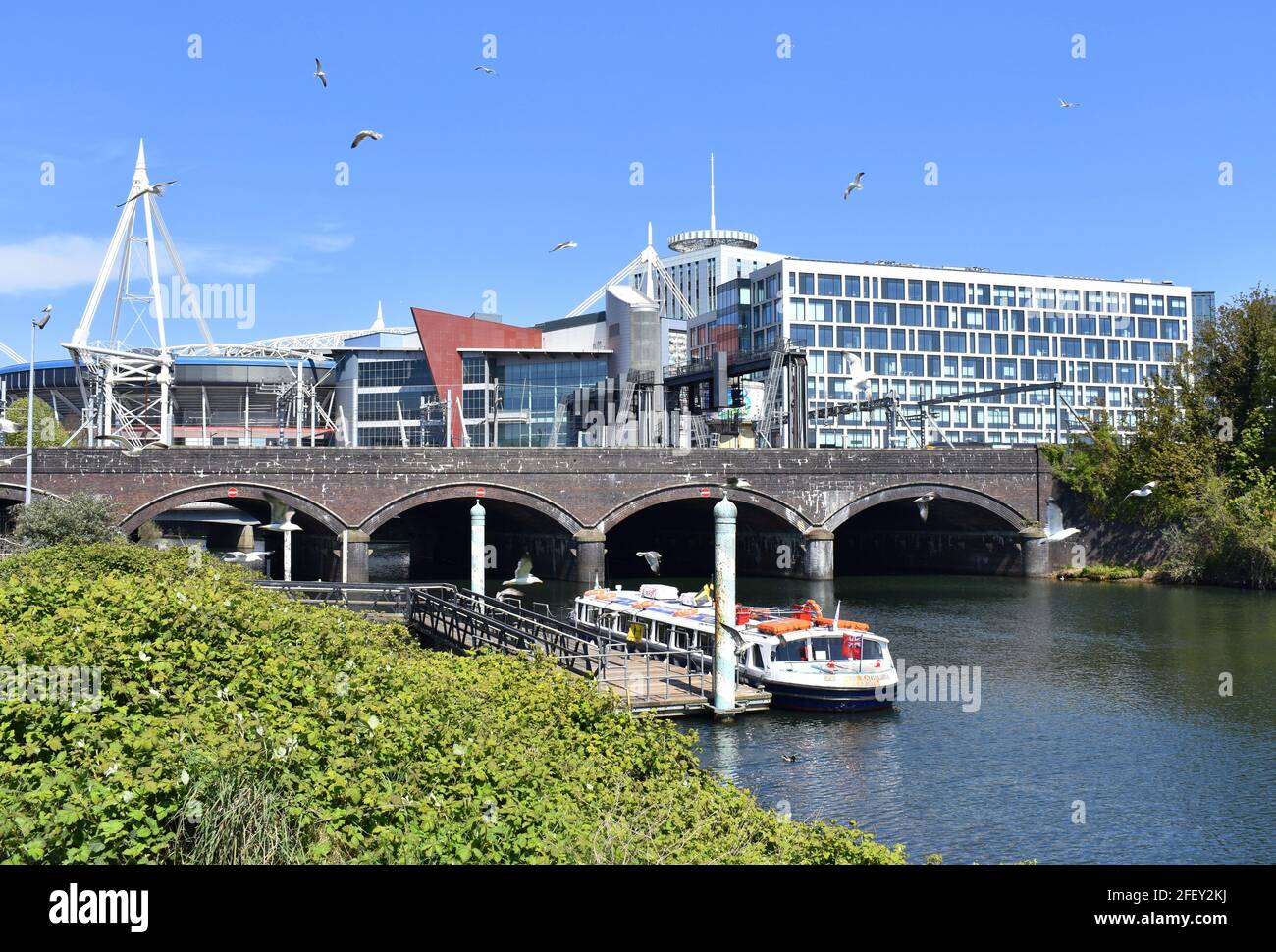 Taff's Mead Embankment Aquabus stop, Cardiff, Galles Foto Stock