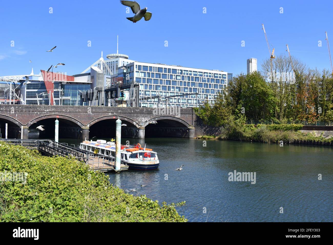Taff's Mead Embankment Aquabus stop, Cardiff, Galles Foto Stock