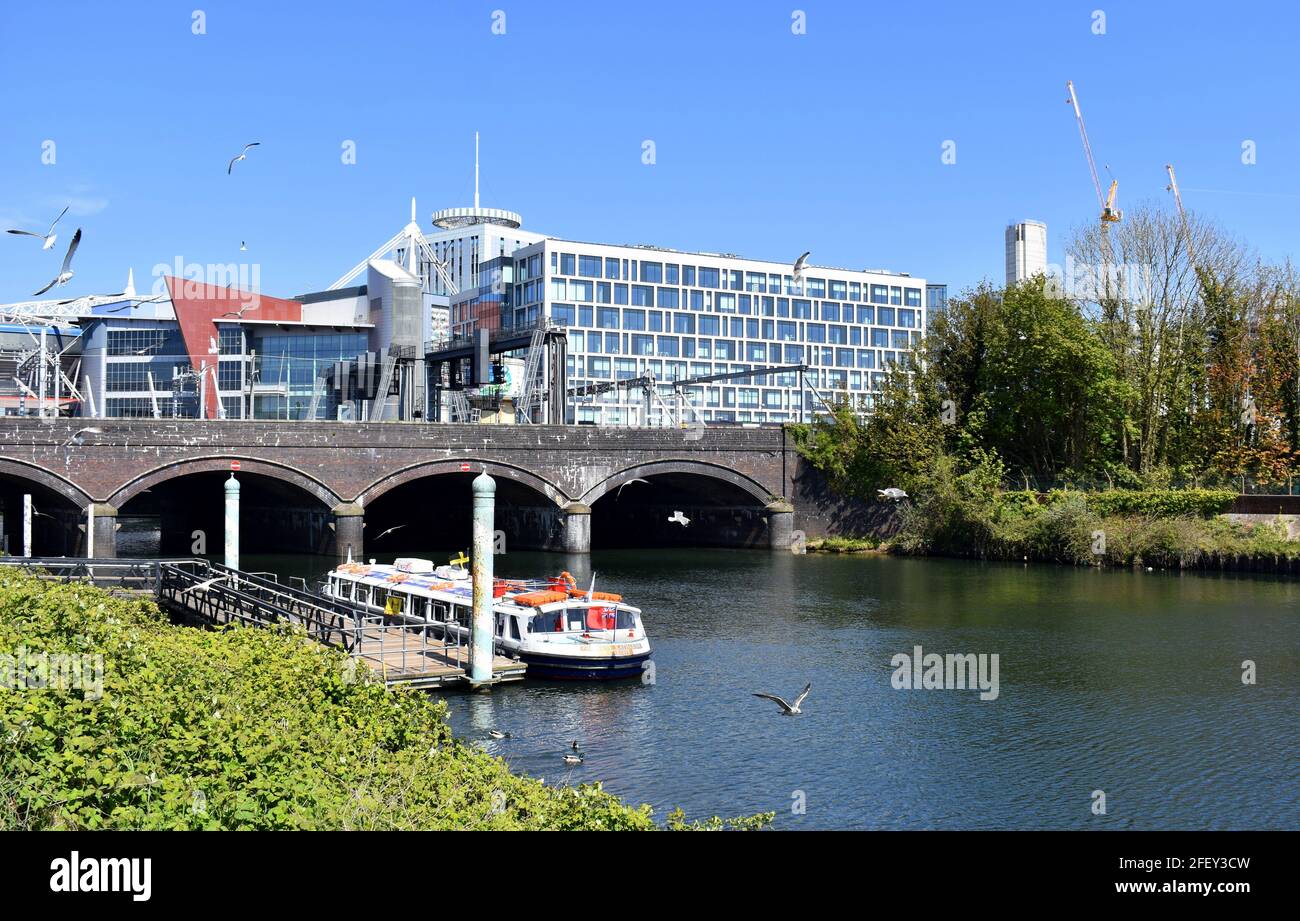 Taff's Mead Embankment Aquabus stop, Cardiff, Galles Foto Stock