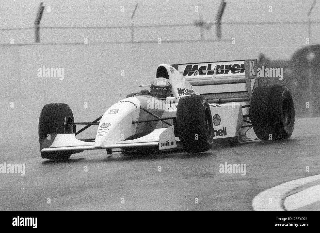 Ayrton Senna nella sua McLaren sulla sua strada per la vittoria nel 1993 Gran Premio europeo del 1993 a Donington Park Inghilterra. Foto Stock