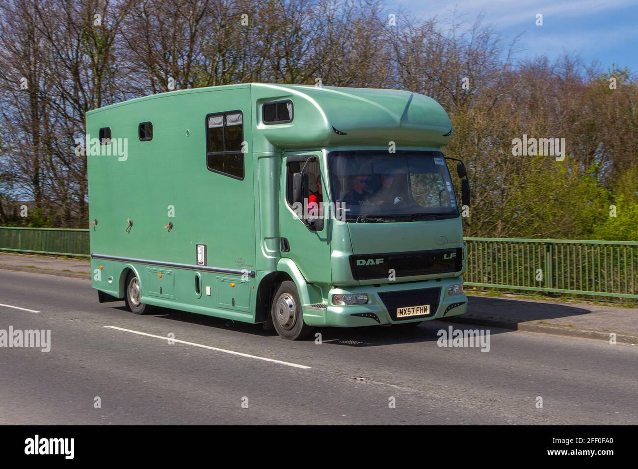 Kevin Parker Horseboxes Ltd; KPH kinbox van; Coach costruito van conversione equino trasporto animale viaggiare sull'autostrada M61, Manchester, Regno Unito Foto Stock