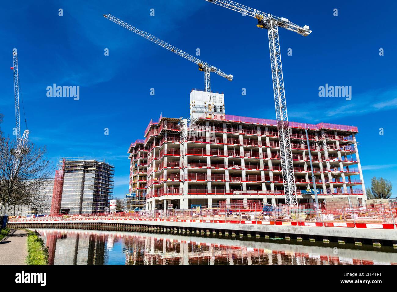 Affinity Tower in costruzione presso lo sviluppo residenziale Grand Union ad Alperton, Londra, Regno Unito Foto Stock