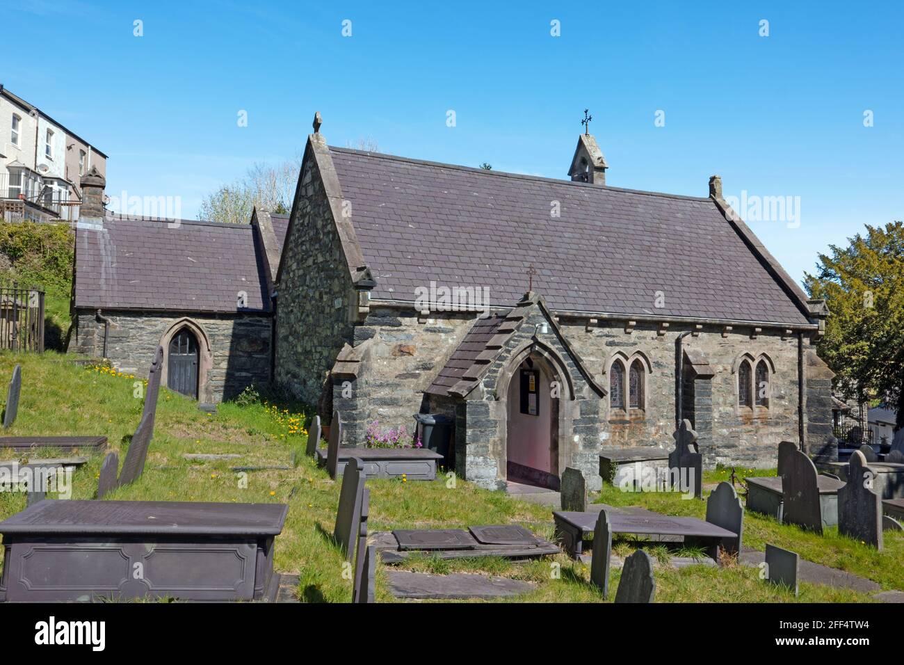 La Chiesa di Santa Maria a Trefrw, Galles del Nord, ha le sue origini nel 15 ° secolo, ma è stata restaurata nel 19 ° secolo. Foto Stock