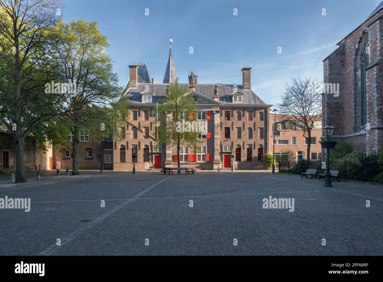 Lo storico edificio Gravensteen, parte dell'Università di Leiden. Foto Stock