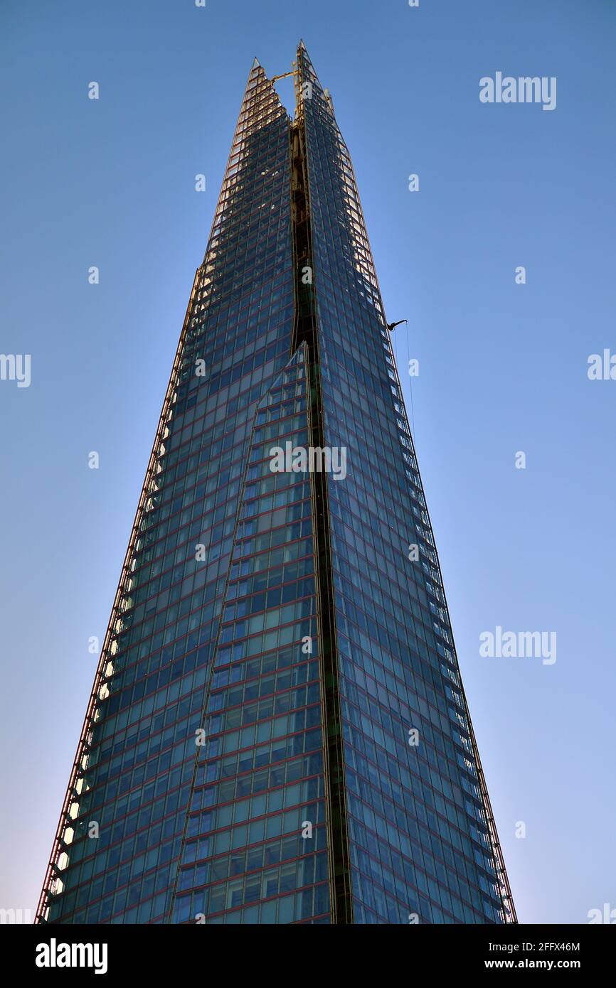 Londra, Inghilterra, Regno Unito. Lo Shard, l'edificio più alto del Regno Unito, con 87 piani abitabili e una superficie di 1,016 metri. Foto Stock