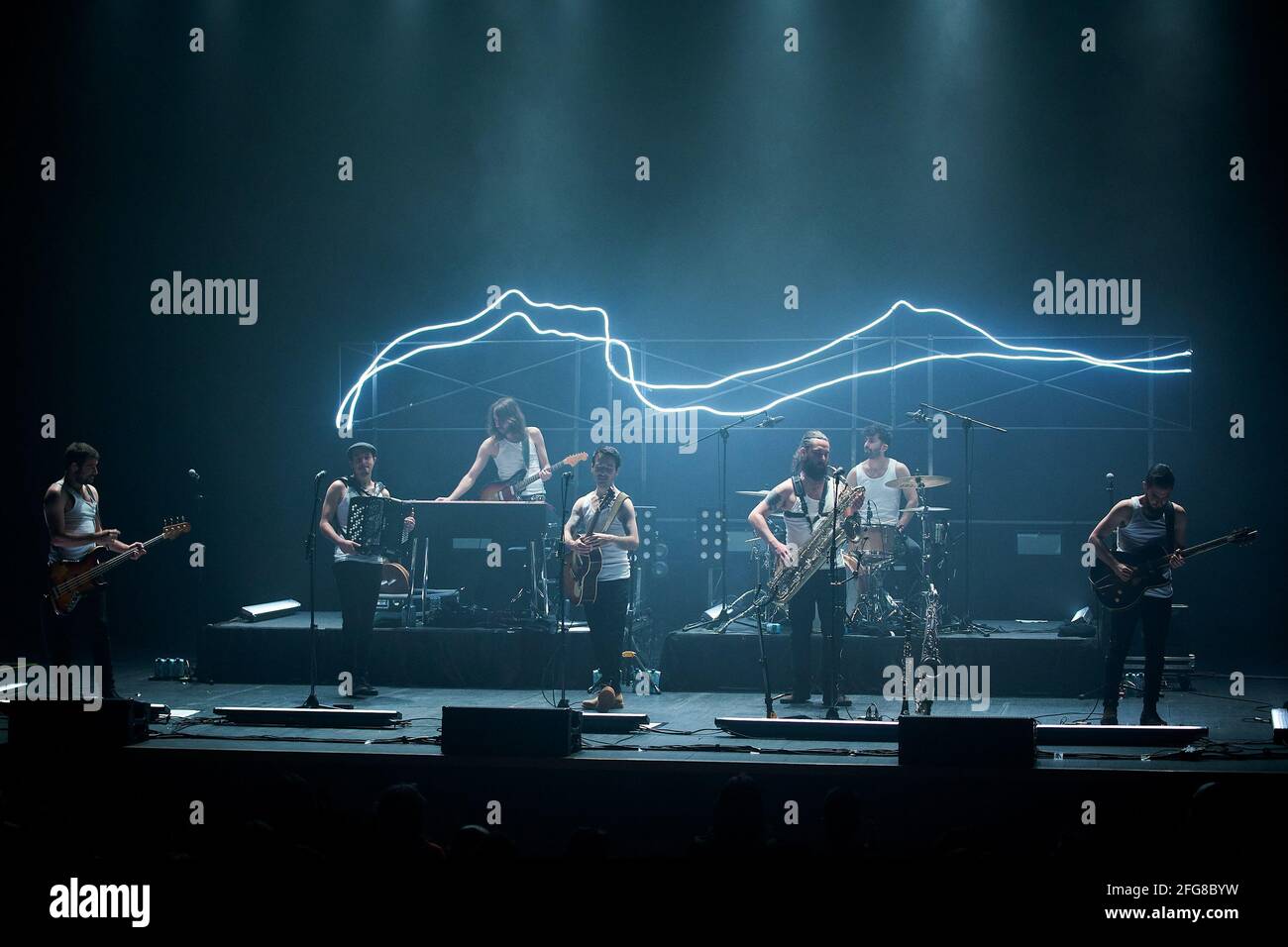 Mostoles, Spagna. 24 Apr 2021. Alvar de Pablo, Caleb Melguizo, Joselito Maravillas ëEl revendo del bluesí, Jorge Juan Mariscal, David Ruiz, Jacobo Naya, Nacho Mur di la M.O.D.A. si esibiscono al Teatro del Bosque di Mostoles. (Foto di Aingeru Harri/SOPA Images/Sipa USA) Credit: Sipa USA/Alamy Live News Foto Stock