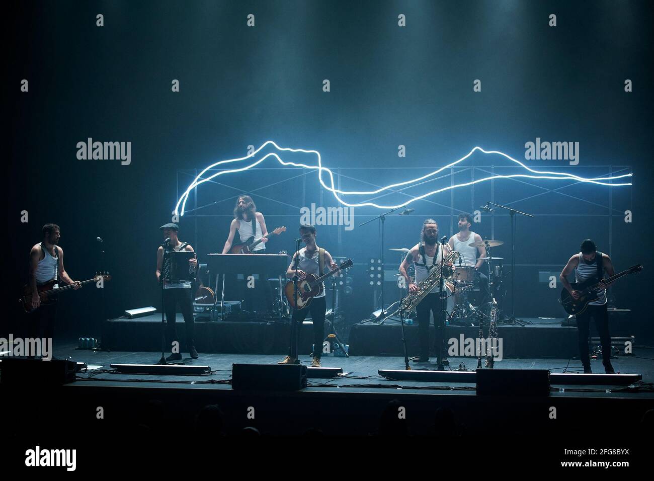 Mostoles, Spagna. 24 Apr 2021. Alvar de Pablo, Caleb Melguizo, Joselito Maravillas ëEl revendo del bluesí, Jorge Juan Mariscal, David Ruiz, Jacobo Naya, Nacho Mur di la M.O.D.A. si esibiscono al Teatro del Bosque di Mostoles. (Foto di Aingeru Harri/SOPA Images/Sipa USA) Credit: Sipa USA/Alamy Live News Foto Stock