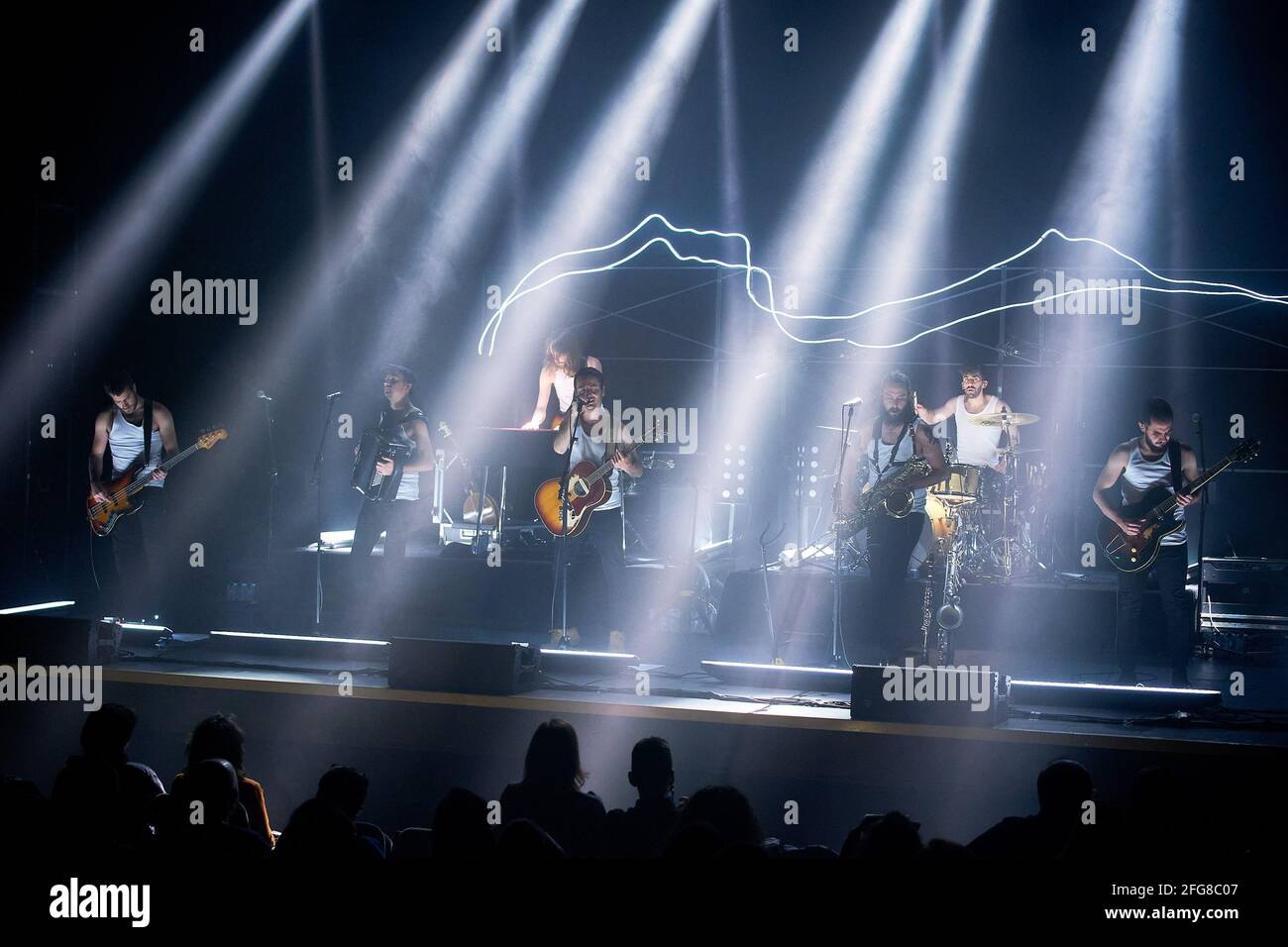 Mostoles, Spagna. 24 Apr 2021. Alvar de Pablo, Caleb Melguizo, Joselito Maravillas ëEl revendo del bluesí, Jorge Juan Mariscal, David Ruiz, Jacobo Naya, Nacho Mur di la M.O.D.A. si esibiscono al Teatro del Bosque di Mostoles. (Foto di Aingeru Harri/SOPA Images/Sipa USA) Credit: Sipa USA/Alamy Live News Foto Stock