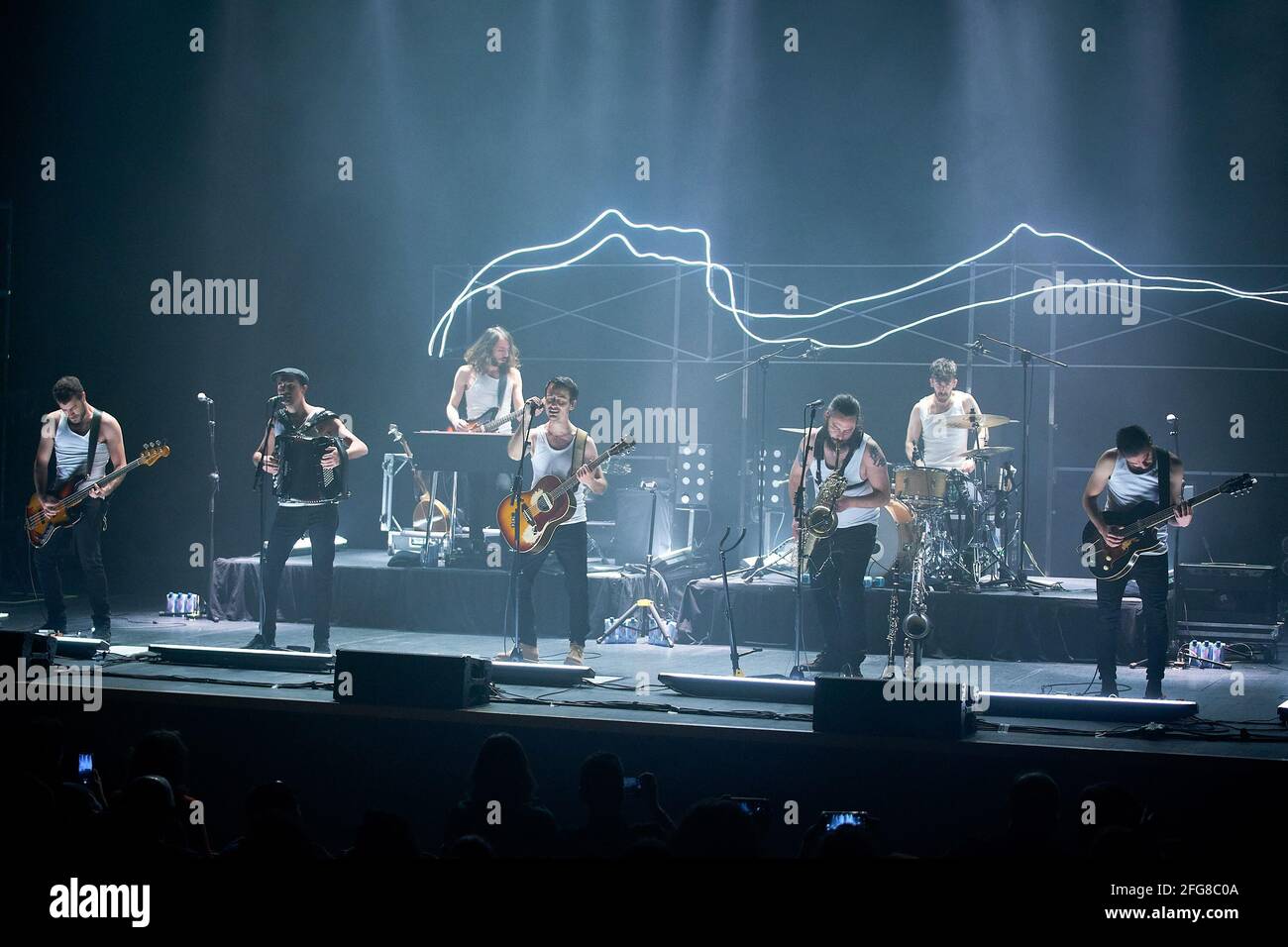 Mostoles, Spagna. 24 Apr 2021. Alvar de Pablo, Caleb Melguizo, Joselito Maravillas ëEl revendo del bluesí, Jorge Juan Mariscal, David Ruiz, Jacobo Naya, Nacho Mur di la M.O.D.A. si esibiscono al Teatro del Bosque di Mostoles. (Foto di Aingeru Harri/SOPA Images/Sipa USA) Credit: Sipa USA/Alamy Live News Foto Stock