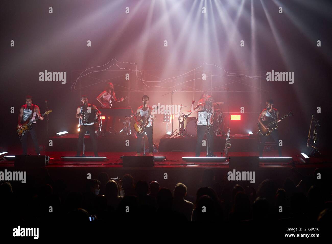 Mostoles, Spagna. 24 Apr 2021. Alvar de Pablo, Caleb Melguizo, Joselito Maravillas ëEl revendo del bluesí, Jorge Juan Mariscal, David Ruiz, Jacobo Naya, Nacho Mur di la M.O.D.A. si esibiscono al Teatro del Bosque di Mostoles. (Foto di Aingeru Harri/SOPA Images/Sipa USA) Credit: Sipa USA/Alamy Live News Foto Stock
