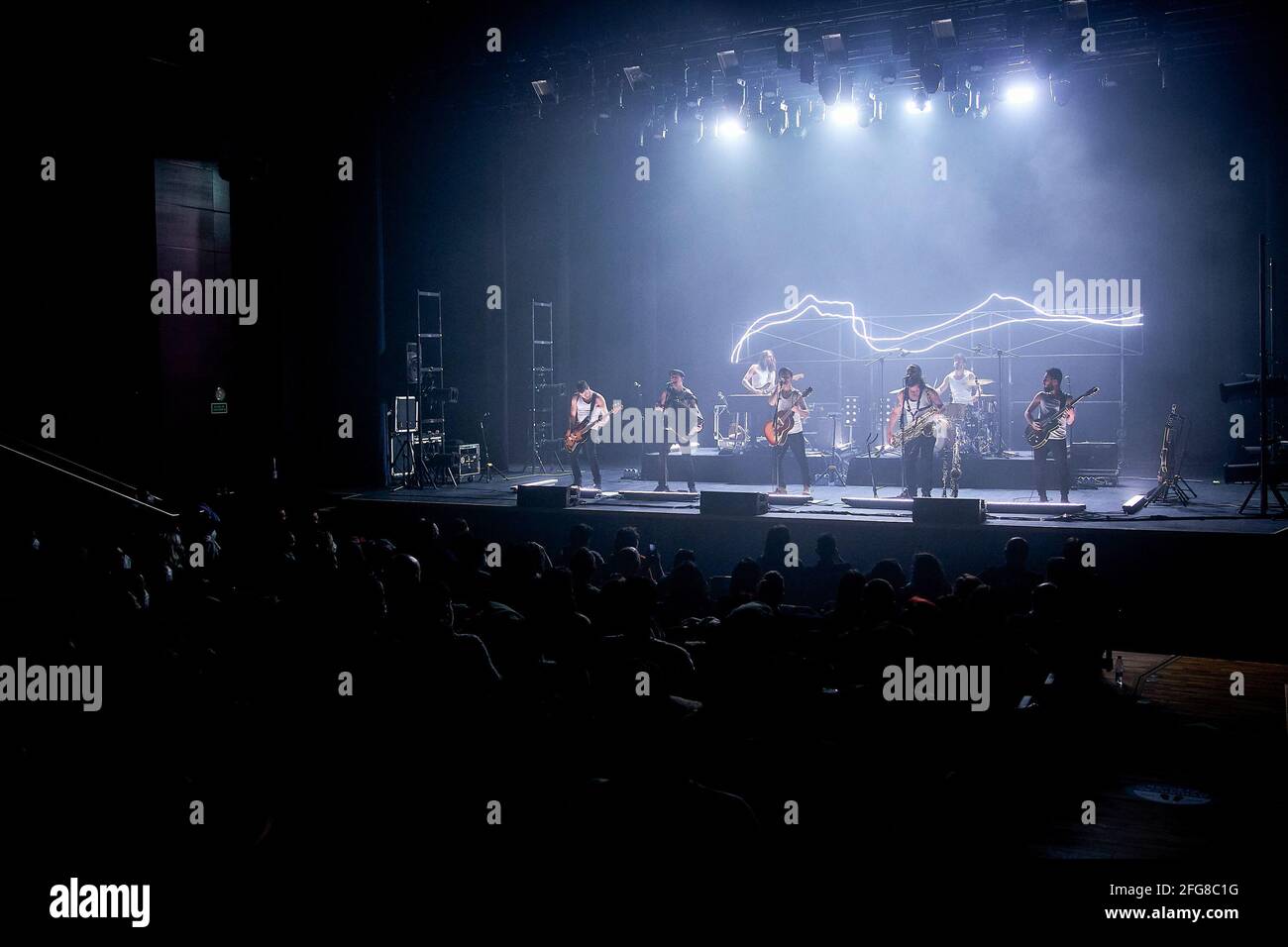 Mostoles, Spagna. 24 Apr 2021. Alvar de Pablo, Caleb Melguizo, Joselito Maravillas ëEl revendo del bluesí, Jorge Juan Mariscal, David Ruiz, Jacobo Naya, Nacho Mur di la M.O.D.A. si esibiscono al Teatro del Bosque di Mostoles. (Foto di Aingeru Harri/SOPA Images/Sipa USA) Credit: Sipa USA/Alamy Live News Foto Stock