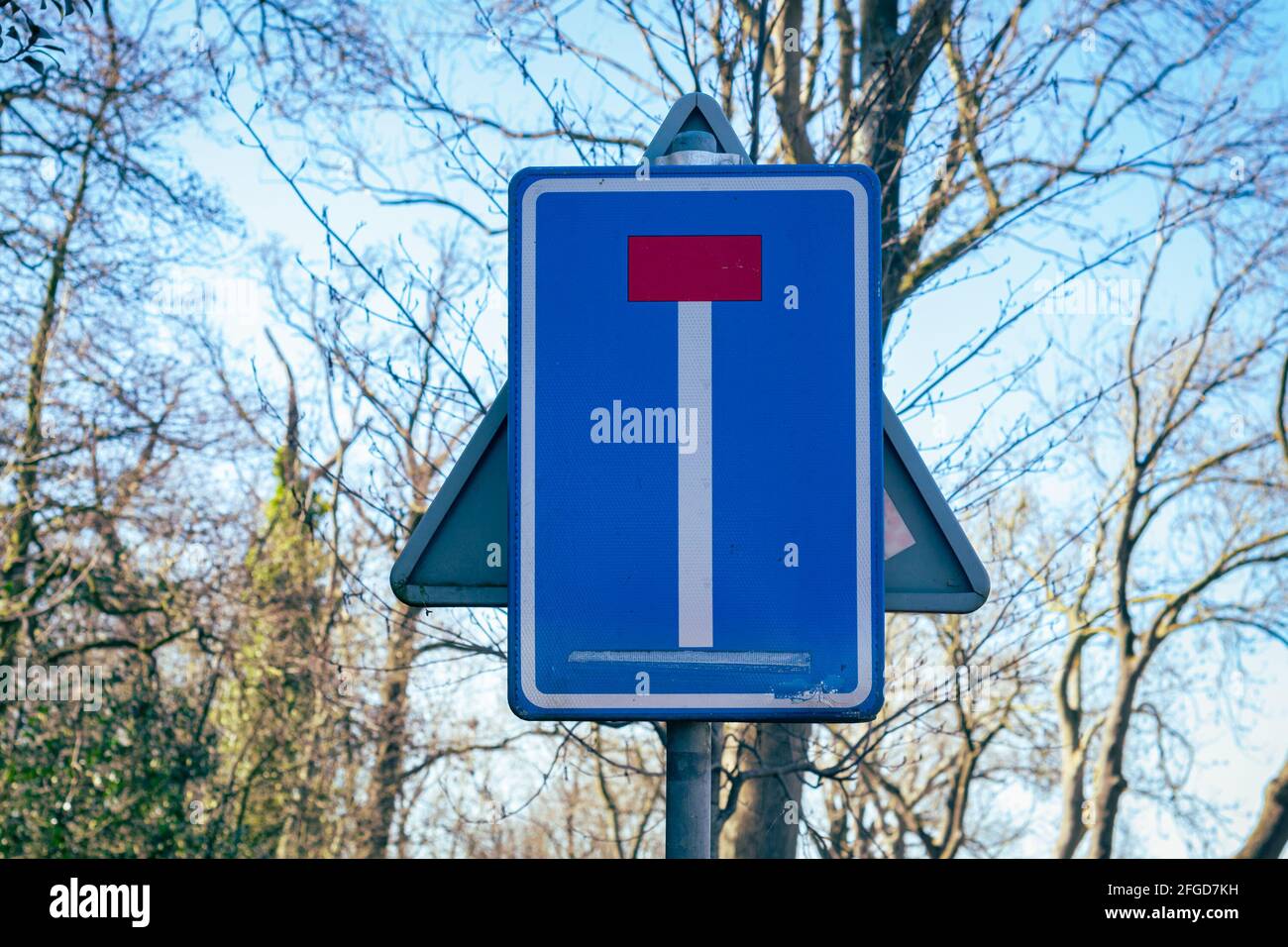 Segno con il simbolo del punto morto Foto Stock