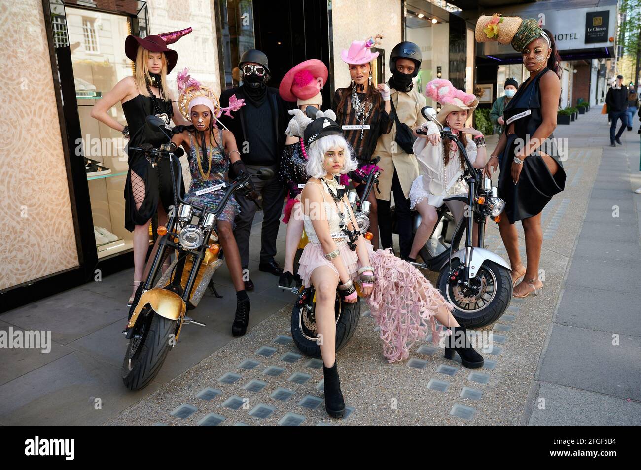 StirlingEcoBikes frequentare Fashion Shoot con Pierre Garroudi Foto Stock