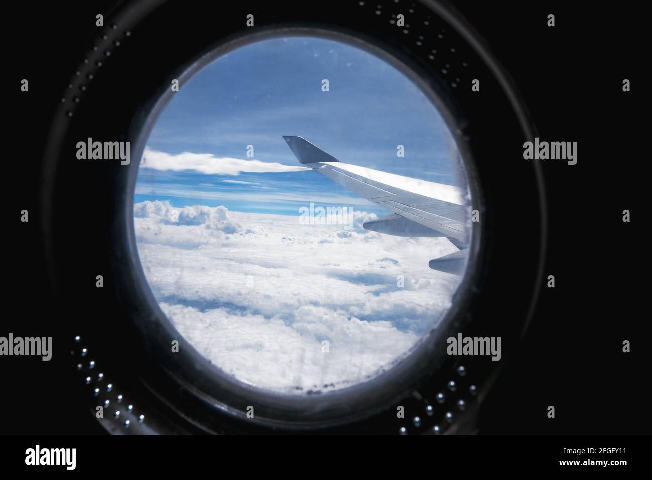 Scarico del carburante da parte del liner a causa di circostanze impreviste - preparativi per ritorno immediato all'aeroporto (atterraggio di emergenza/prioritario) Foto Stock