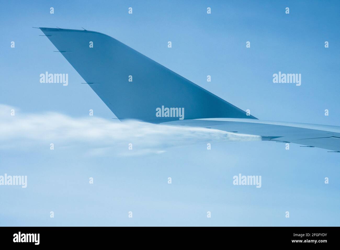 Scarico del carburante da parte del liner a causa di circostanze impreviste - preparativi per ritorno immediato all'aeroporto (atterraggio di emergenza/prioritario) Foto Stock