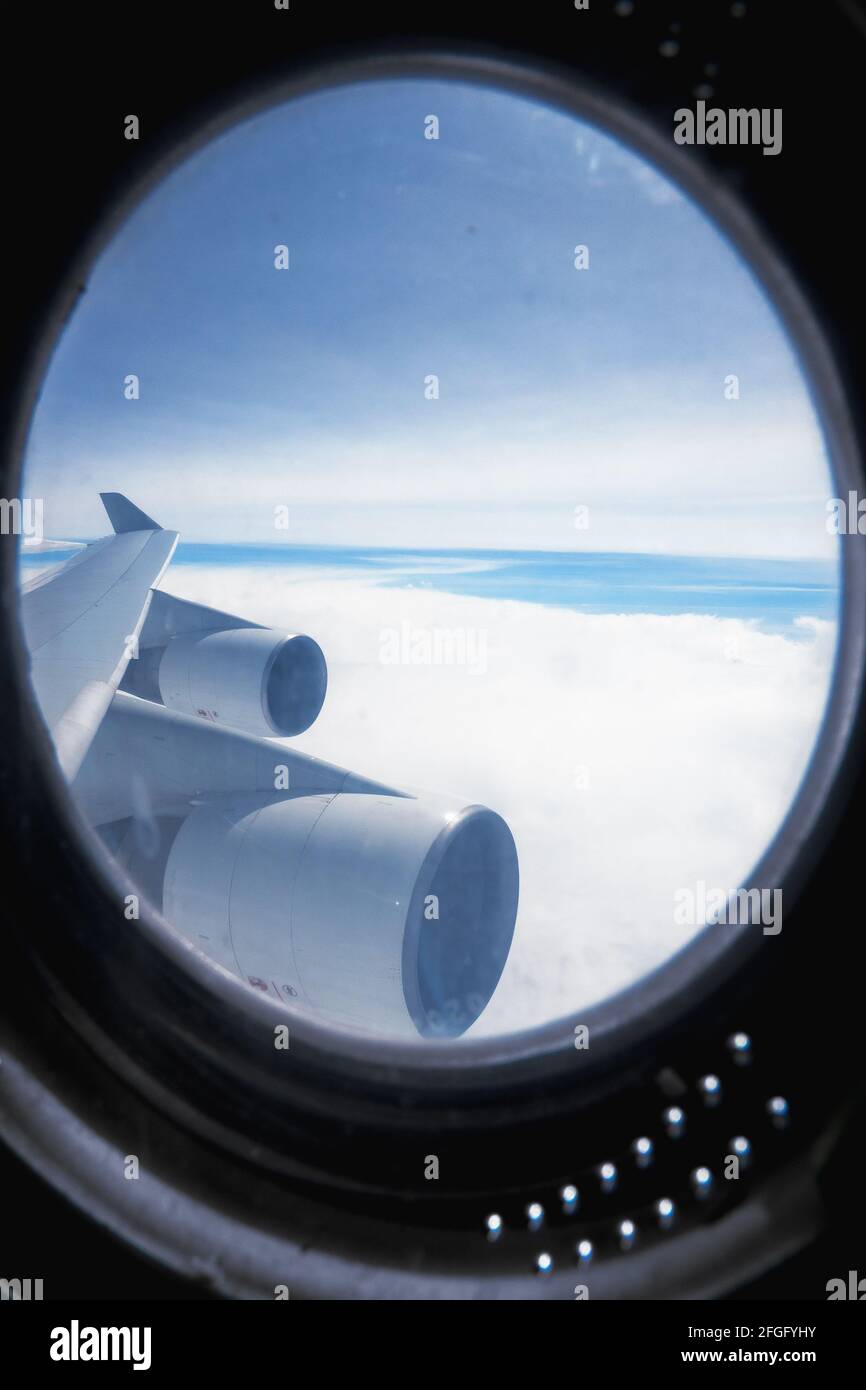 Scarico del carburante da parte del liner a causa di circostanze impreviste - preparativi per ritorno immediato all'aeroporto (atterraggio di emergenza/prioritario) Foto Stock