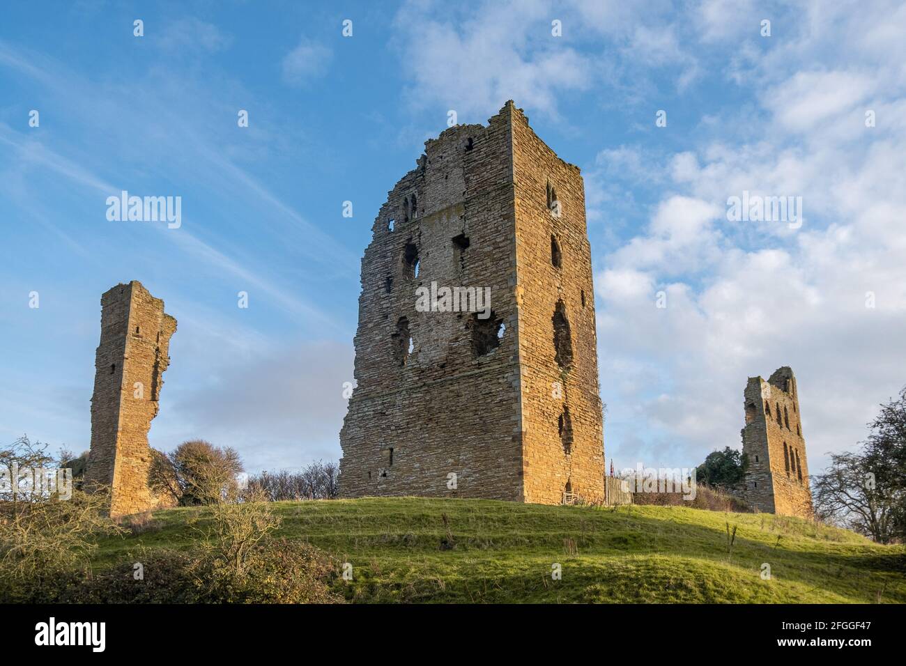 Le rovine del castello di Sheriff Hutton vicino a York Foto Stock