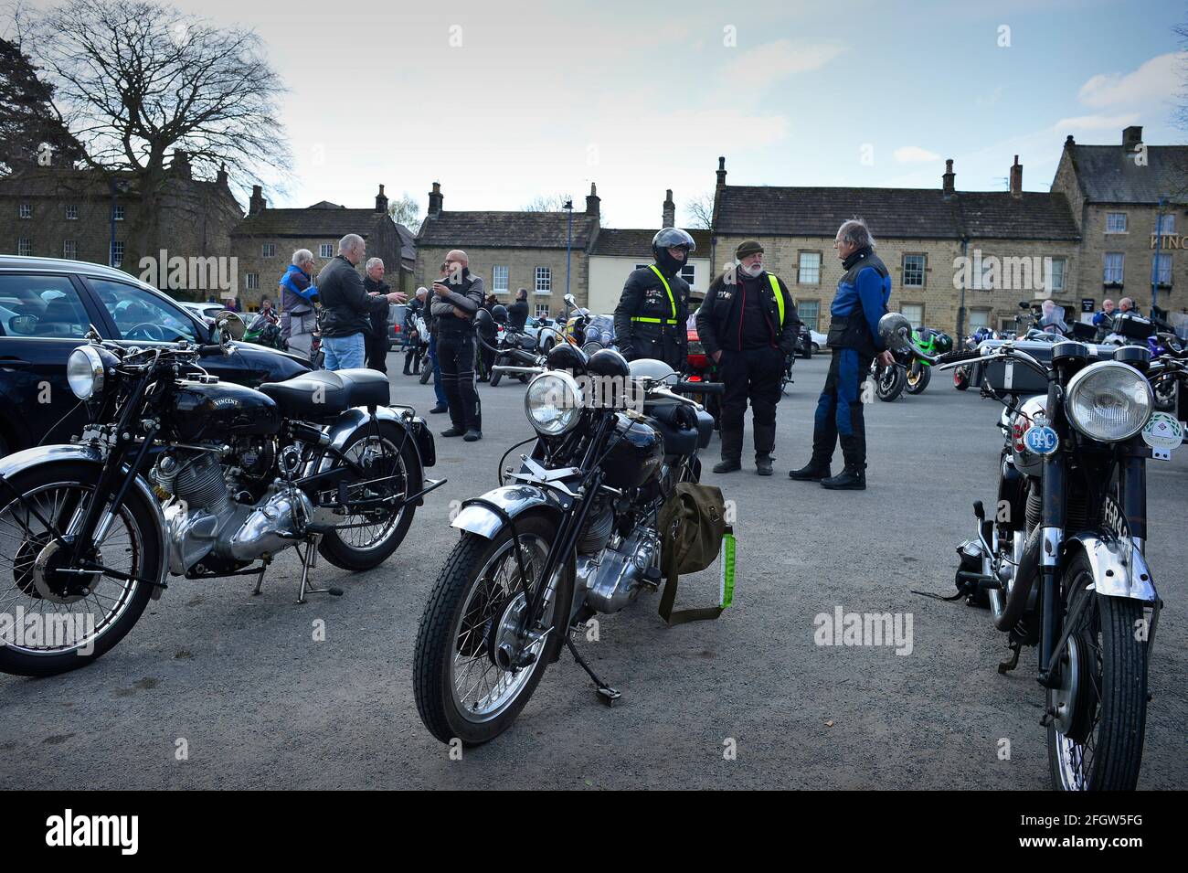 All'aperto socializzando Masham Yorkshire Inghilterra UK Foto Stock