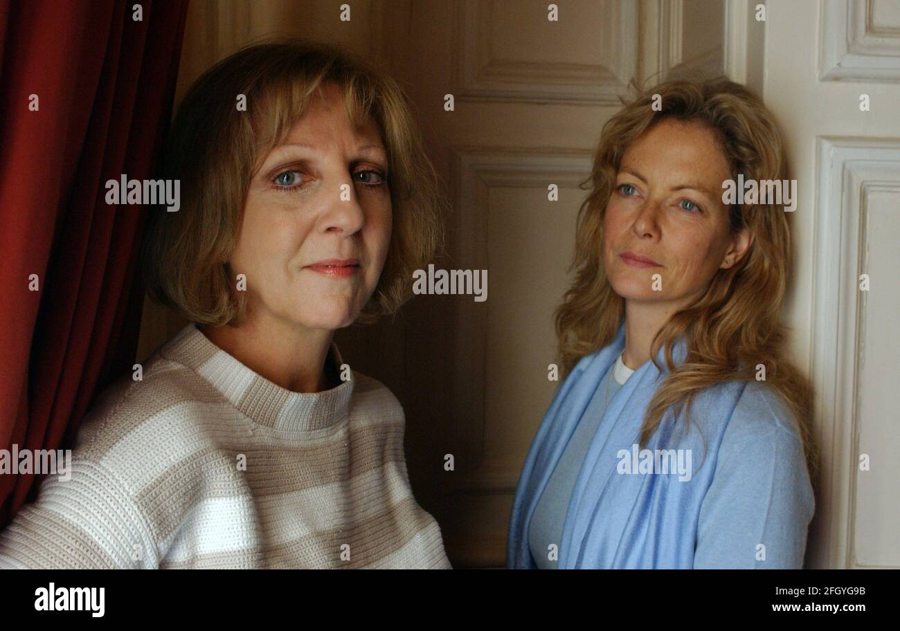 JENNY SEAGROVE E NICHOLA MCAULIFFE AL TEATRO LIRICO.21/11/05 TOM PILSTONSEAGROVE MCAULIFFE PILSTON Foto Stock