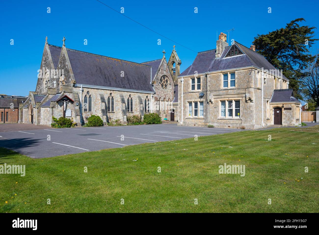 Santa Caterina d'Alessandria, una parrocchia di grado II del 1863 a Littlehampton, West Sussex, Inghilterra, Regno Unito. Foto Stock